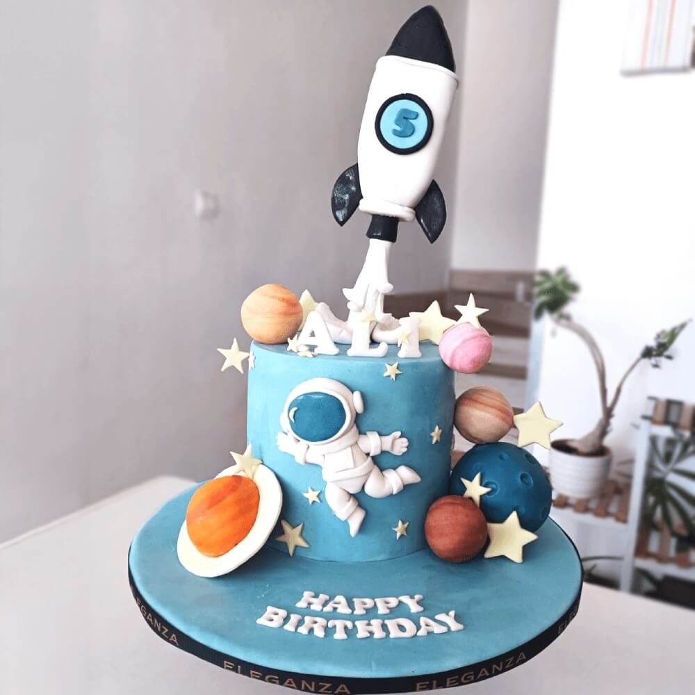 science space astronout cake